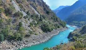कल्कल बग्ने हिमाली नदी